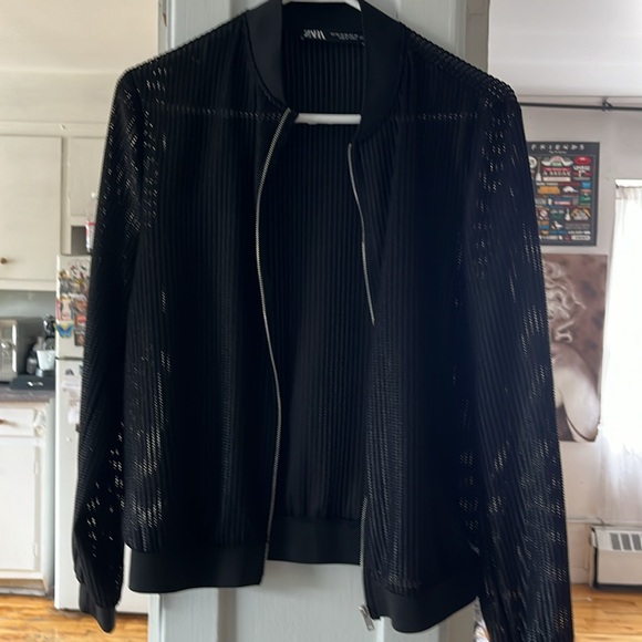 Zara see trou lights jackets black color - Picture 6 of 9